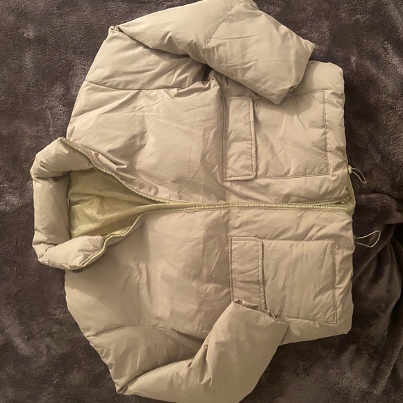 Oversized army green puffer coat (size M) - Picture 9 of 10